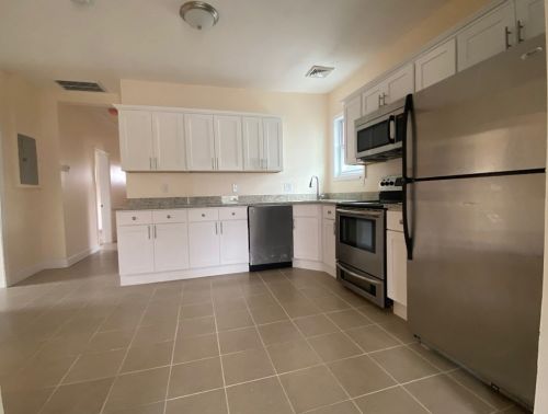 12 Lyon St, Worcester MA 01604-3622 exterior