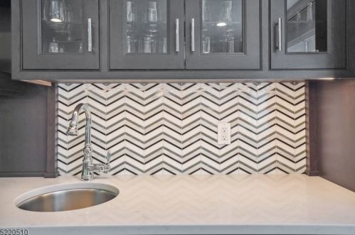 990 Chimney Ridge Dr, Springfield NJ  07081-3702 exterior