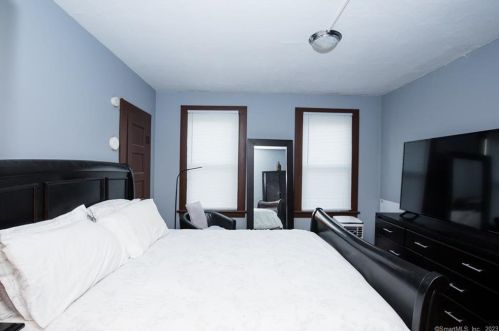 204 Broad St, Meriden CT 06450-6505 exterior