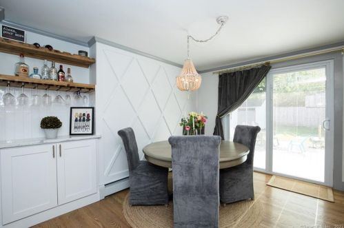 24 Carriage Dr, Wallingford CT  06492-3111 exterior