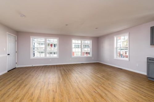 84 Glenham St, Providence RI 02907-1247 exterior