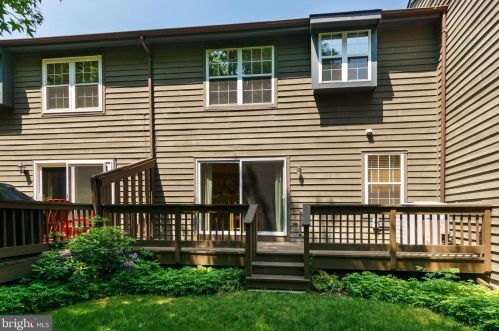 38 Chicopee Dr, Princeton NJ 08540-1826 exterior