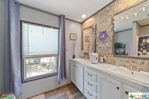 9780 Rebecca Crk Rd, Spring Branch TX 78070-4847 exterior