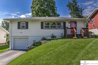 7769 Charles St, Omaha, NE 68114-1752