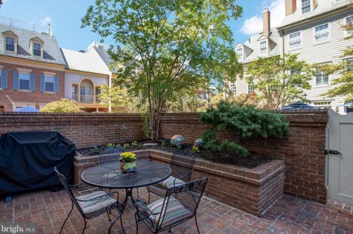 25 Wilkes St, Alexandria VA 22314-3853 exterior