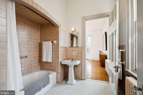 2322 Delancey Pl, Philadelphia PA 19103-6407 exterior