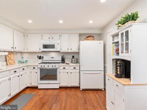 6070 Alexander Ave, Alexandria VA  22310-4382 exterior