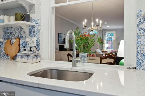 330 Camac St, Philadelphia PA 19107-5926 exterior