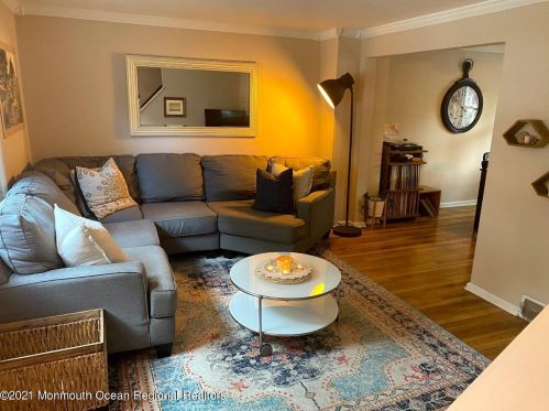 285 Rose St, Metuchen, NJ 08840-2647