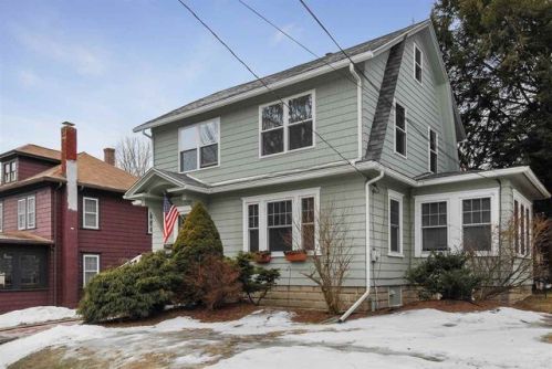 40 Hough St, Dover, NH 03820-3038