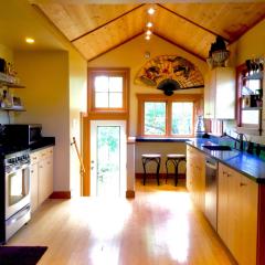 5611 1st Ave, Seattle WA  98108-2404 exterior