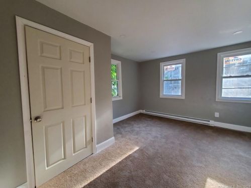 207 Caroline St, Derby CT 06418-1924 exterior