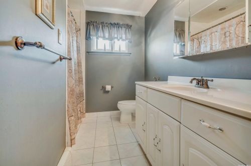 366 Great East Neck Rd, Babylon NY 11704-7616 exterior