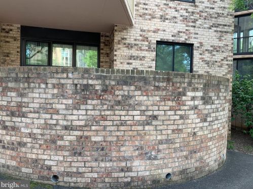 5902 Mount Eagle Dr, Alexandria VA 22303-2513 exterior