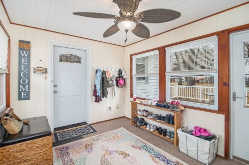 601 Elsa St, Meskegon MI 49445-3206 exterior