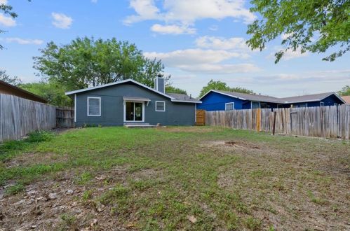 6913 Colony Loop Dr, Austin TX 78724-3751 exterior