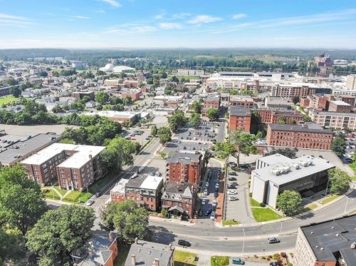 76 Maple St, Springfield MA 01105-2330 exterior