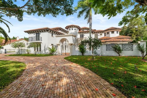 8060 Twin Lk Dr, Boca Raton FL 33496-1945 exterior