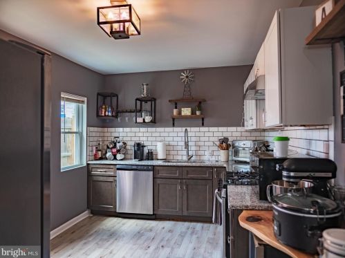 27 Old Dorwart St, Lancaster PA  17603-3647 exterior