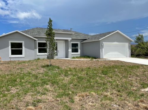 913 Janette Ave, Fort Pierce, FL 34953-1215