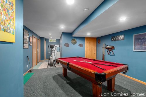 2392 Windy Ridge Dr, Meskegon MI 49442-1474 exterior