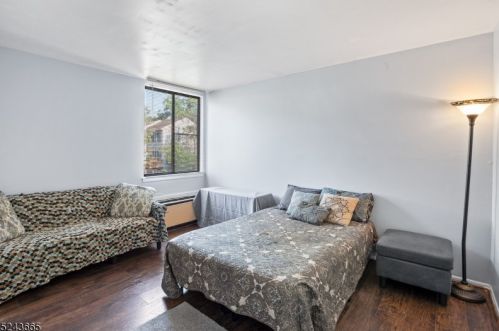 684 Irvington Ave, Maplewood NJ 07040-1623 exterior