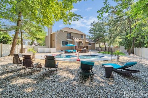 40 Ponderosa Ln, Old Bridge NJ  08857-3334 exterior