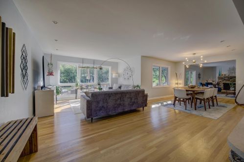 925 Bay Point Rd, Milwaukee WI  53217-1355 exterior