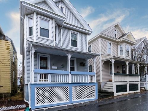 18 Calvert St, Middletown, RI 02840-2621