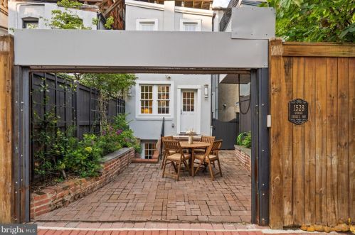 1528 Swann St, Washington DC 20009-5535 exterior