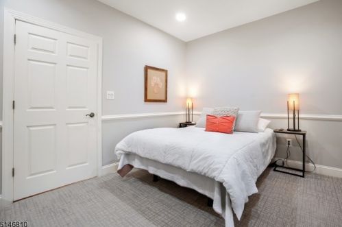 402 Turlington Ct, Livingston NJ exterior