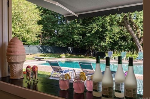 2 Creemer Rd, Armonk NY 10504-2402 exterior