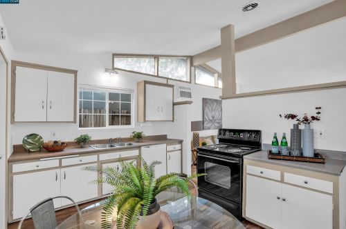 2129 Roskelley Dr, Concord, CA 94519-2241