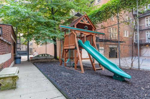 232 Walton Pl, Chicago IL  60611-1671 exterior