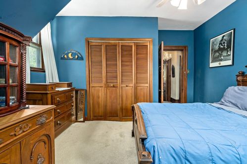 654 Bower Hill Rd, Pittsburgh PA 15243-2040 exterior