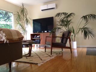 6154 Glen Holly St, Los Angeles CA  90068-2315 exterior