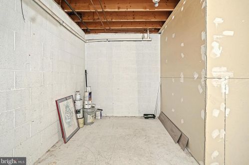 154 Ctr St, Hanover PA 17331-2828 exterior