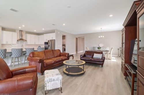 2090 Grv Dr, Naples FL 34120-1422 exterior