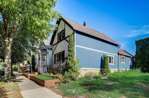 919 Land Pl, Milwaukee WI 53202-1536 exterior