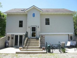 2148 58th St, Fennville, MI 49408-9459