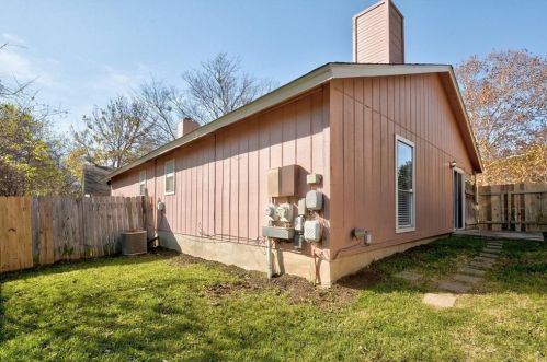 12207 Alderbrook Dr, Austin TX  78758-5303 exterior