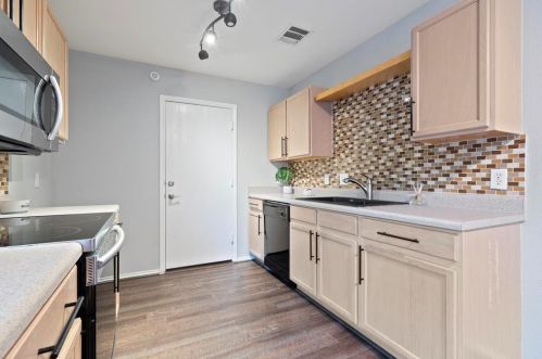 8609 Claude Ct, Austin TX  78747-3905 exterior