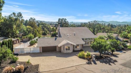 13475 Calle Colina, Poway CA  92064-1608 exterior