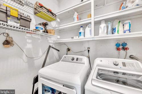 47 Crestwood Dr, Trenton NJ 08690-1936 exterior