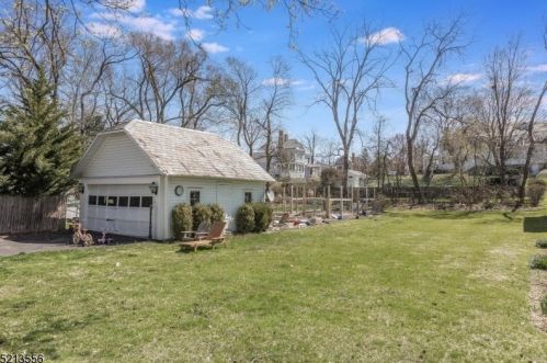 8 Franklin St, Fredon NJ 07860-1604 exterior