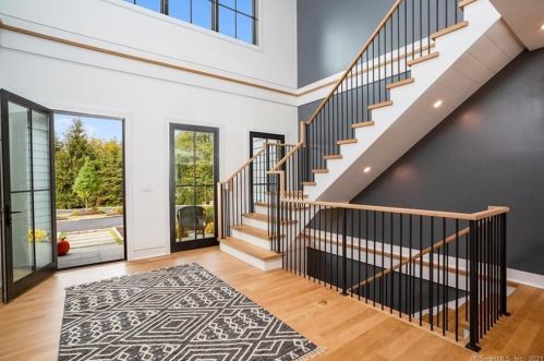 232 Bayberry Ln, Westport CT 06880-4033 exterior