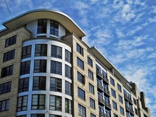 900 Lovejoy St, Portland OR  97209-3485 exterior