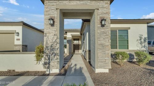 8513 22 Dr, Phoenix AZ 85041-7712 exterior