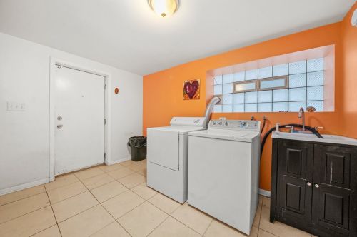 8118 Wolcott Ave, Chicago IL 60620-5330 exterior