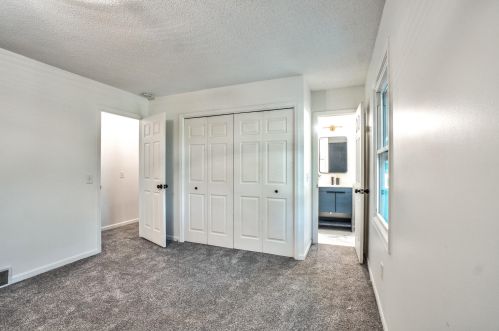 1202 Sprucebrook Dr, Kalamazoo MI 49048-5814 exterior